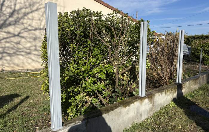 ETAPE 10 - Pose d'une clôture de jardin